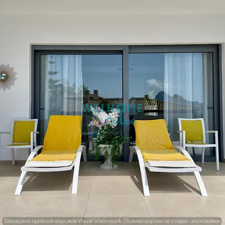 Valentina De Lujo Con Piscina