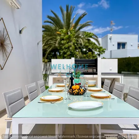 Valentina De Lujo Con Piscina